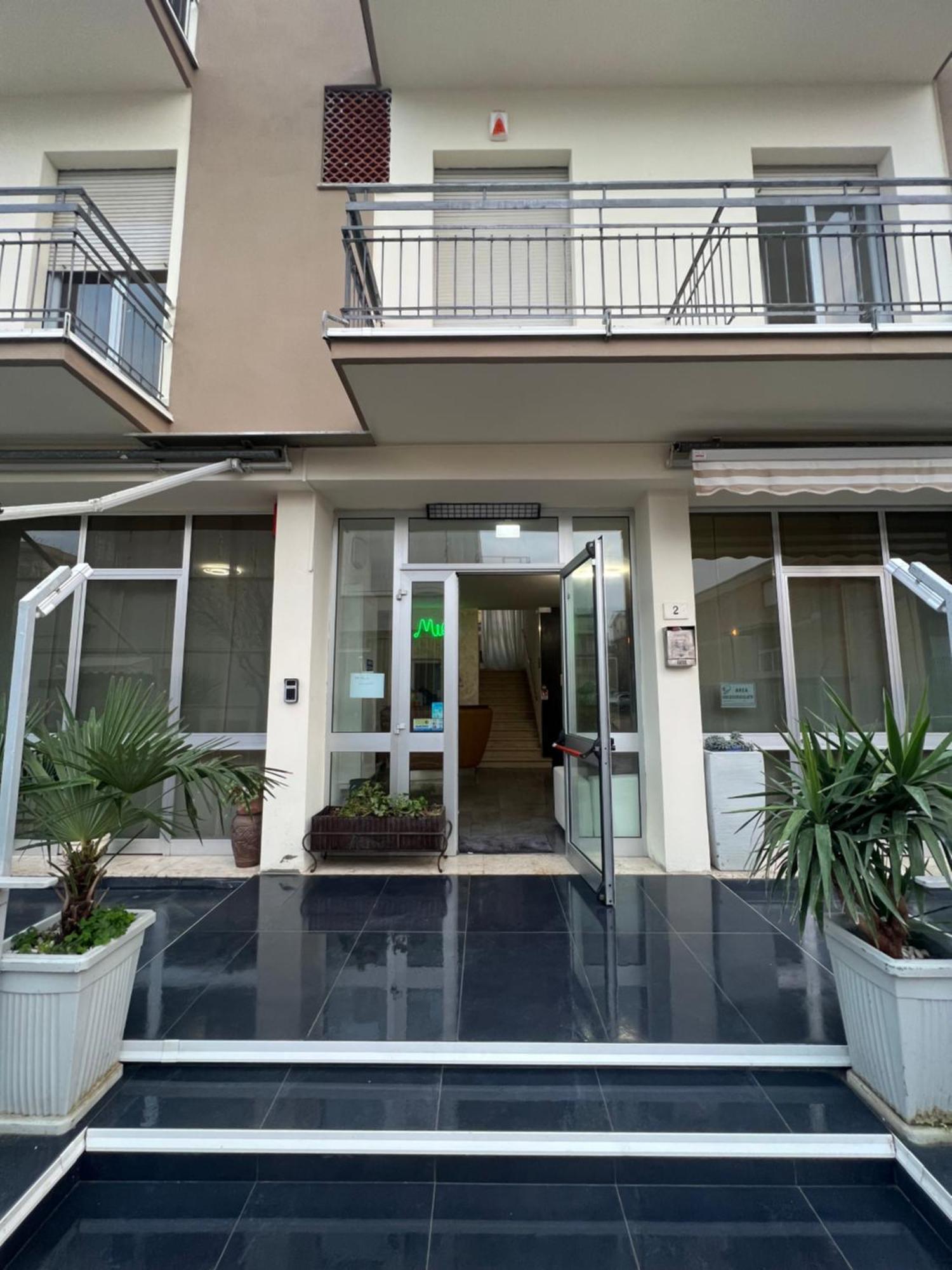 Hotel Miro Rimini Bagian luar foto